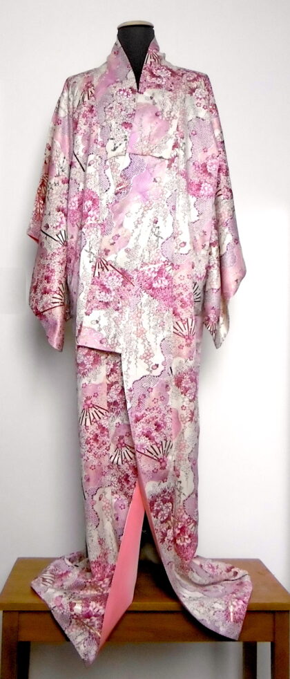 (25)Furisode Rosa blommor
