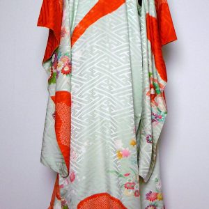 (14) Furisode Fjäril o Blomma