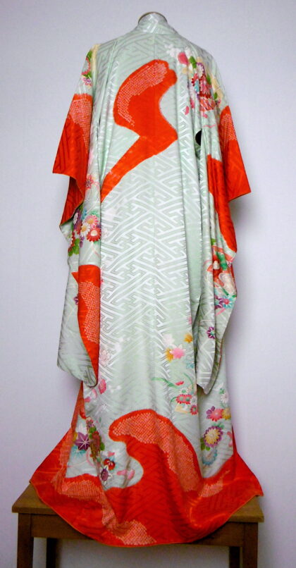 (14) Furisode Fjäril o Blomma
