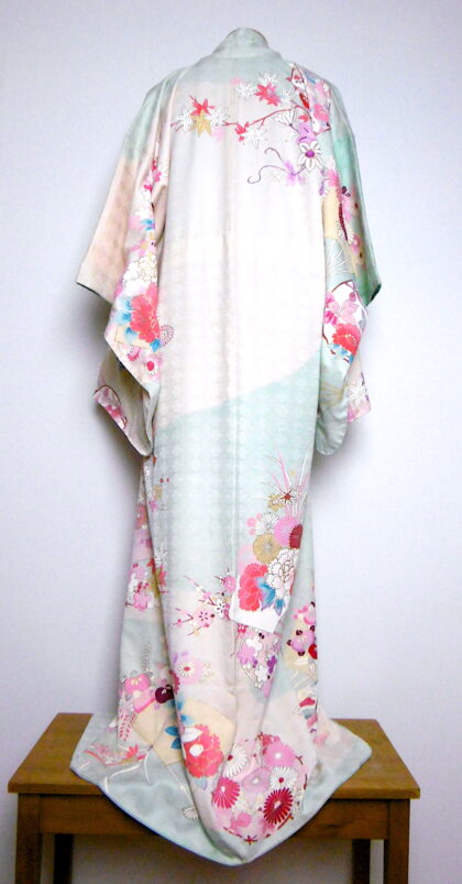 (18) Furisode Blommor